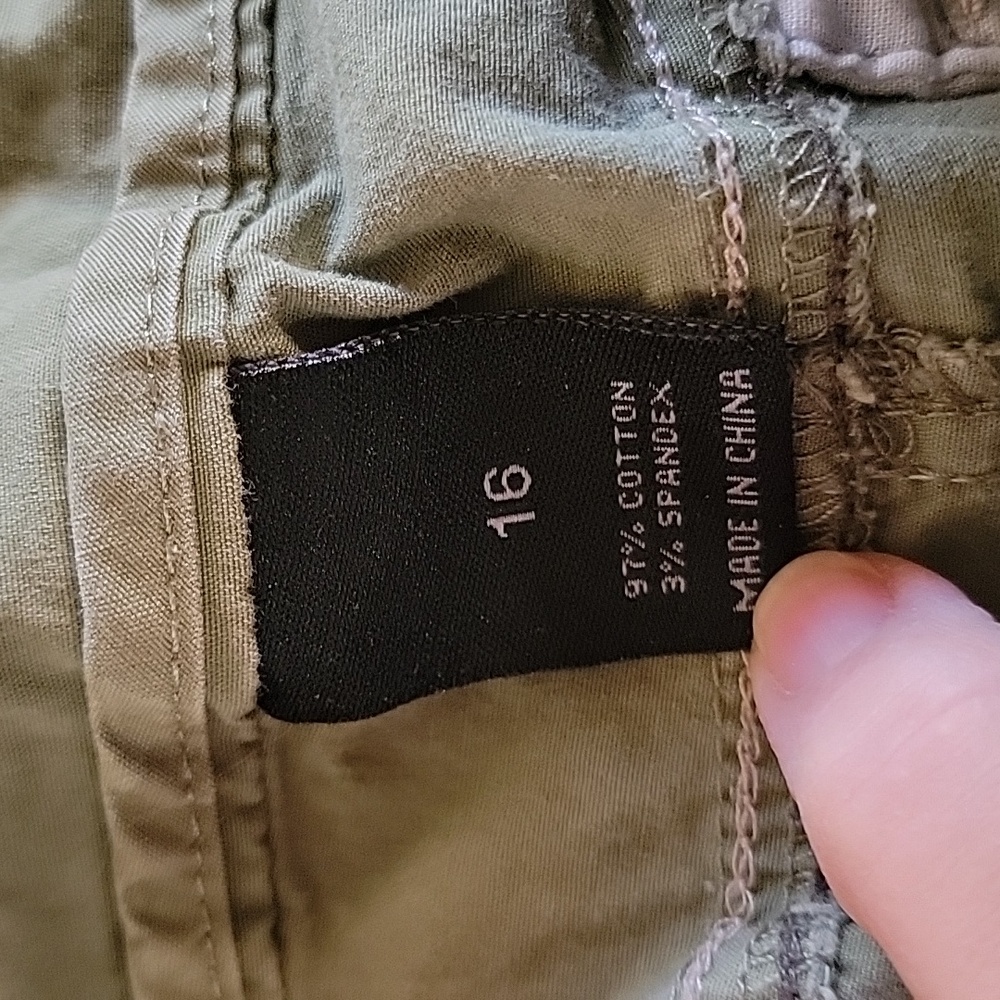 LANE BRYANT Shorts w/ Stylish Belt Loop Design Green size 16 - Picture 8 of 12